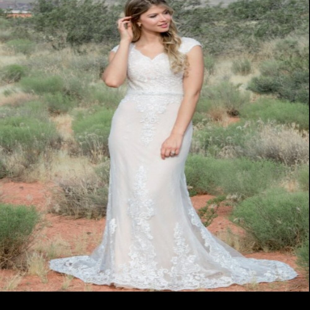 Modest by Mon Cheri Size 22 Ivory/Blush